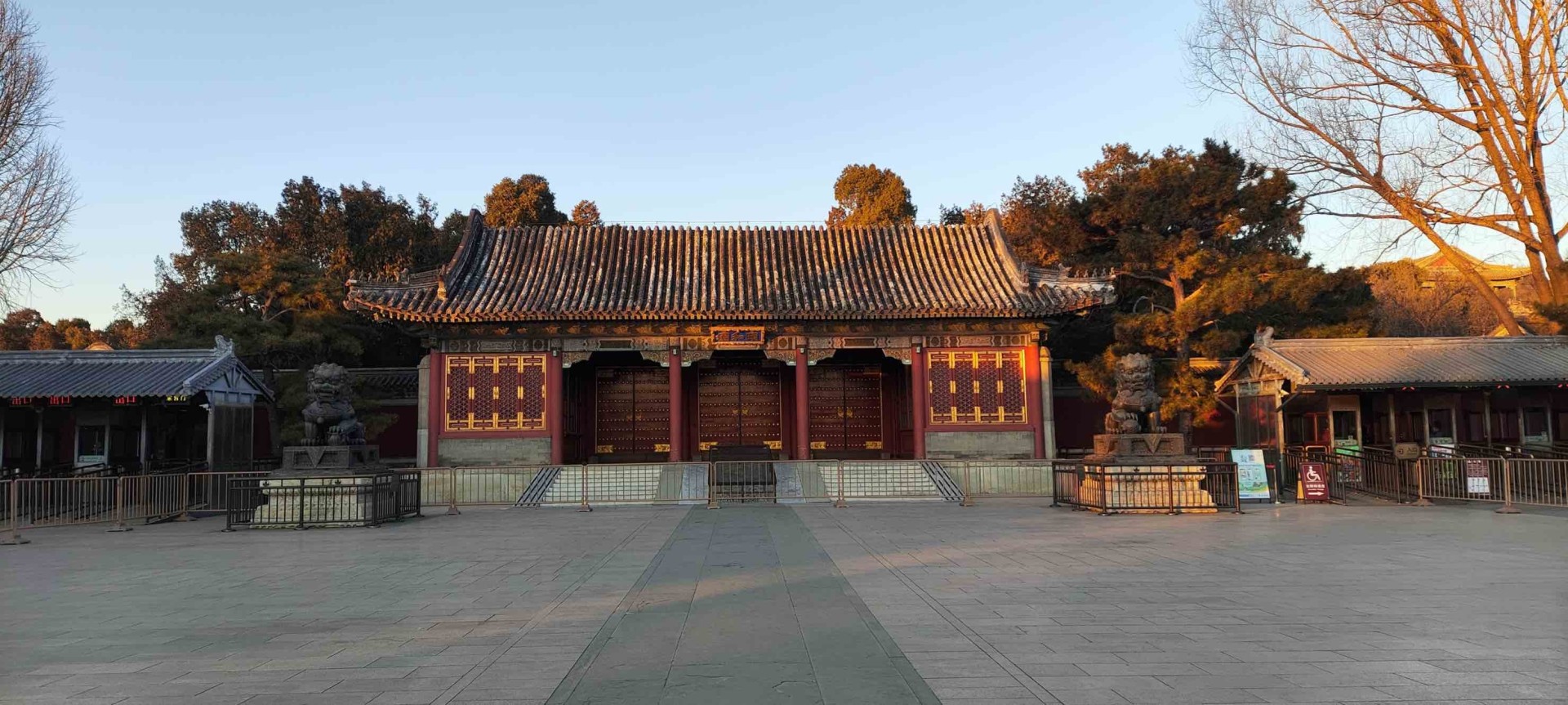 东宫门.jpg