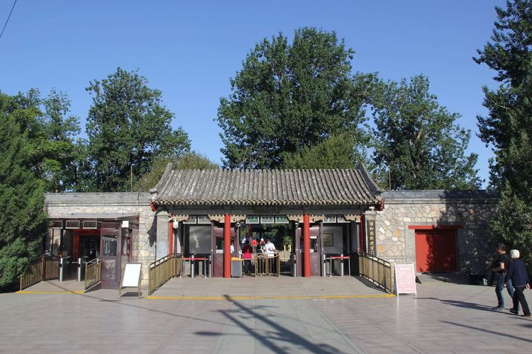 新建宫门.jpg